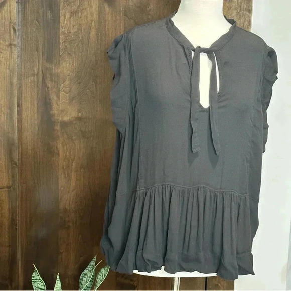 Free Assembly women’s Size XXXL 3X 100% viscose blouse v neck top black flowy - Picture 2 of 6